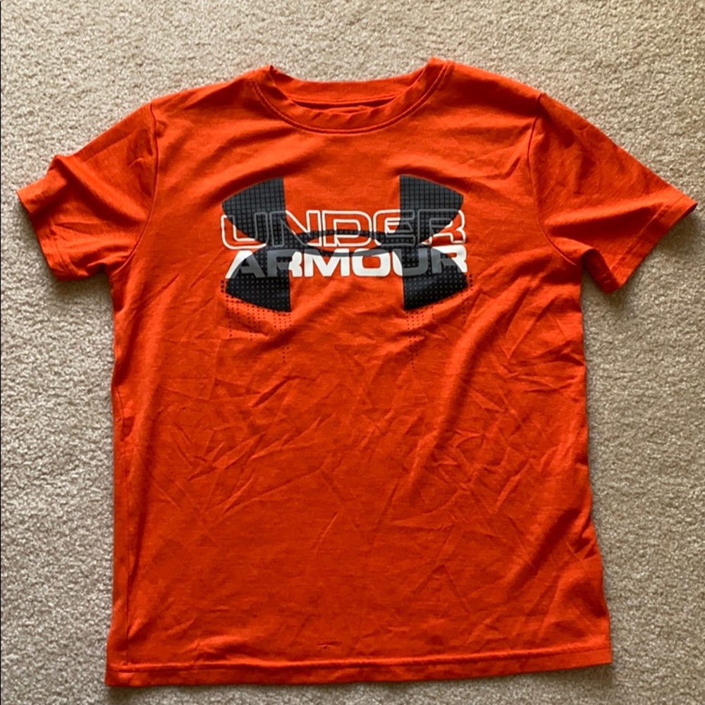 Boys Under Armour t-shirt size M